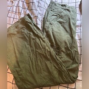 American eagle cargo pants 
size 8
light weight